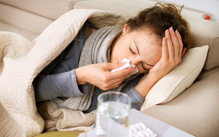 Απίθανο να κολλήσει κανείς ταυτόχρονα τον ιό της γρίπης και του κρυολογήματος