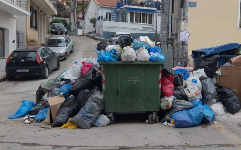 Τα σκουπίδια «απειλούν» την Ζάκυνθο (φωτογραφίες)