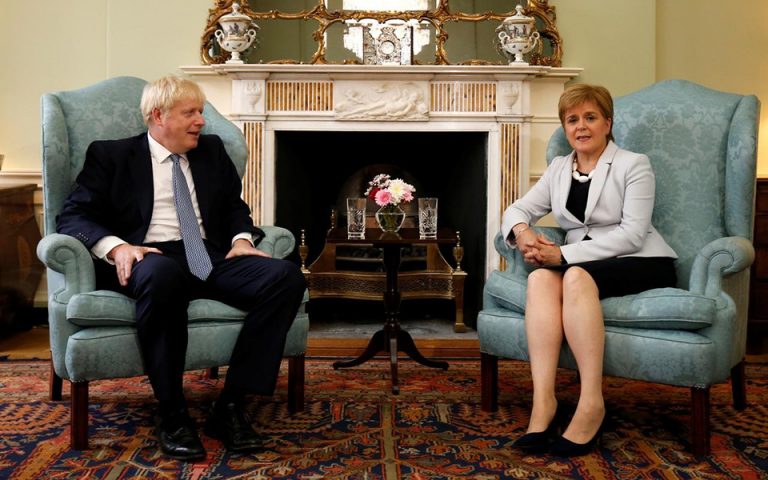 Στενό μαρκάρισμα στον Τζόνσον από την σκωτσέζα πρωθυπουργό για νέο δημοψήφισμα ανεξαρτησίας