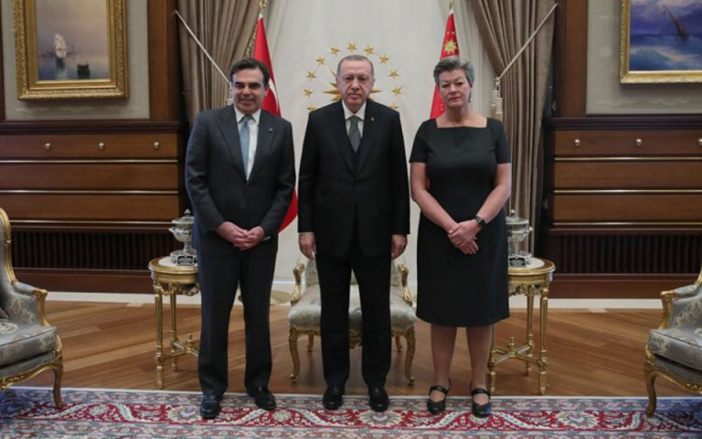 Επίσκεψη Μ. Σχοινά στην Αγκυρα για το μεταναστευτικό – Εγινε δεκτός από τον πρόεδρο Ερντογάν