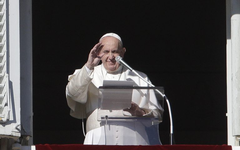 Πάπας Φραγκίσκος: Κλείστε το κινητό και ξαναρχίστε τον διάλογο