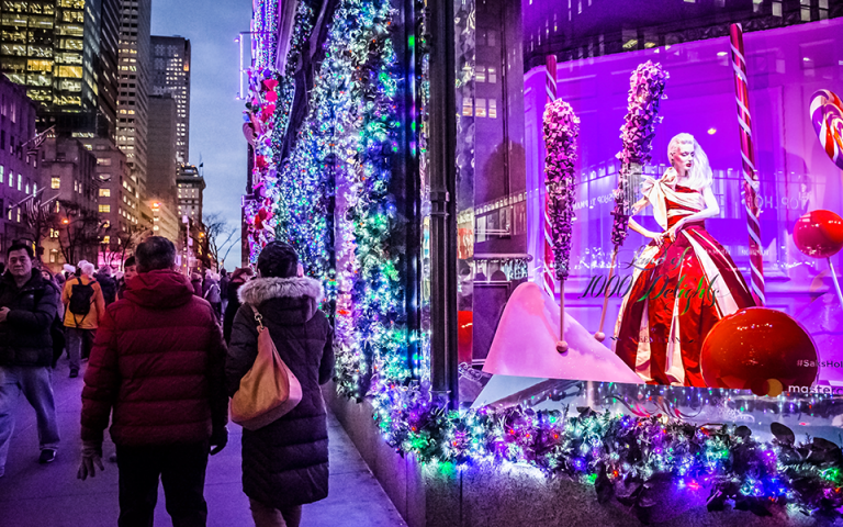 Πρωταθλητές στις αγορές χριστουγεννιάτικων δώρων οι καταναλωτές στις ΗΠΑ – Οι δαπάνες σε Ευρώπη