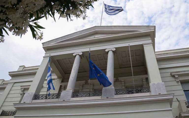 ΥΠΕΞ: Η Ελλάδα καταδικάζει την επίθεση στην πρεσβεία των ΗΠΑ