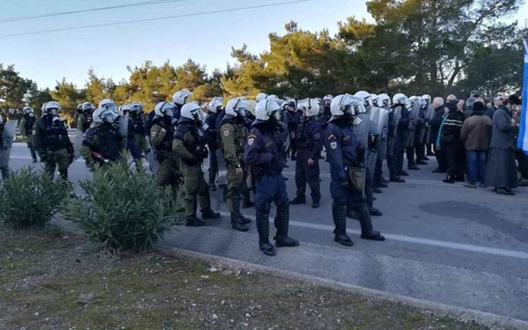 Μολότοφ κατά αστυνομικών και «πυρά» συνδικαλιστών της ΕΛ.ΑΣ.