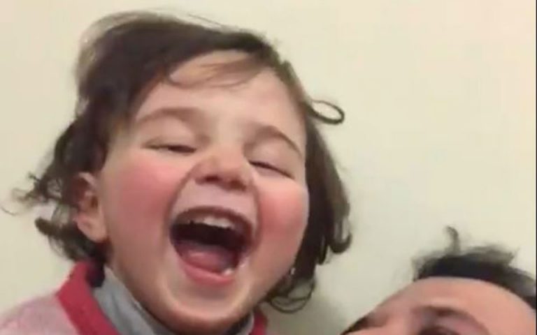 Συρία: Μετατρέποντας τους ήχους του πολέμου σε παιδικό γέλιο…