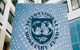 Το ΔΝΤ συνιστά διεθνή συνεργασία για να αντιμετωπισθούν οι κίνδυνοι για την παγκόσμια υγεία, αλλά και για την οικονομία διεθνώς.