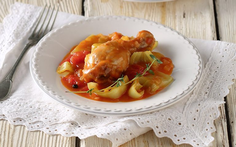 Κοτόπουλο ηπειρώτικο με πιπεριές, μπαχαρικά και φυσικά… βούτυρο