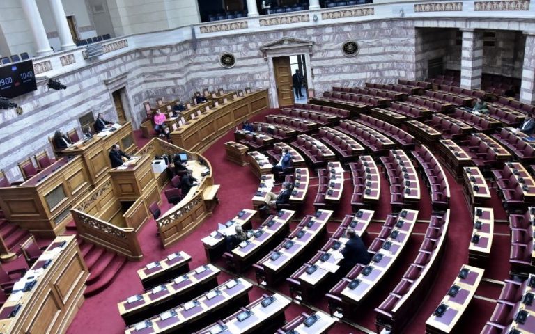 Βουλή: Προς «μονομαχία» Μητσοτάκη-Τσίπρα για την υγειονομική-οικονομική κρίση COVID-19