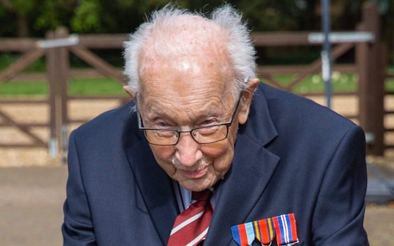 Βρετανία: Ο «λοχαγός Τομ» θα τιμηθεί στα εγκαίνια ενός νέου νοσοκομείου