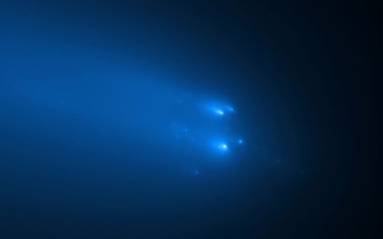 Διασπάται σε περισσότερα κομμάτια ο κομήτης «Aτλας» που πλησιάζει τη Γη