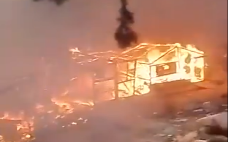 Σάμος: Μεγάλη φωτιά στη δομή προσφύγων στο Βαθύ (βίντεο)