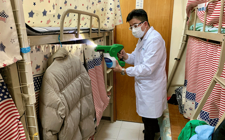 Χονγκ Κονγκ: Ερευνητές παρασκεύασαν ένα σπρέι επίστρωσης που μπορεί να παρέχει προστασία από τον ιό