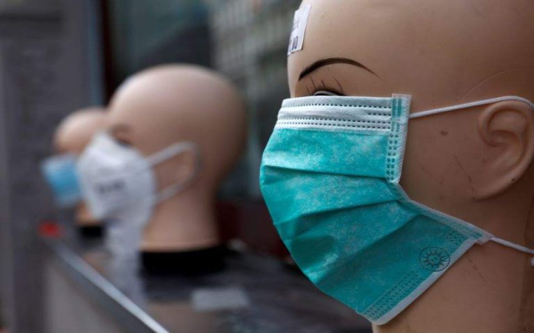 Γαλλία: 140.000 προστατευτικές μάσκες προοριζόμενες για τη μαύρη αγορά κατασχέθηκαν από τις αρχές