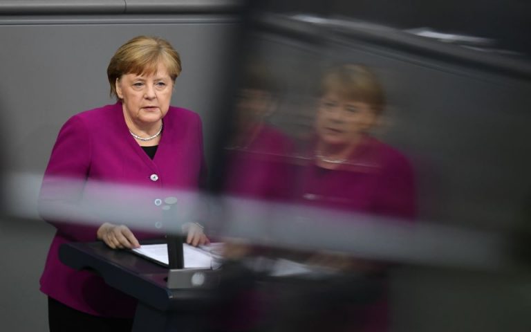 Μέρκελ: Η Γερμανία θα πρέπει να συνεισφέρει περισσότερο στον προϋπολογισμό της ΕΕ