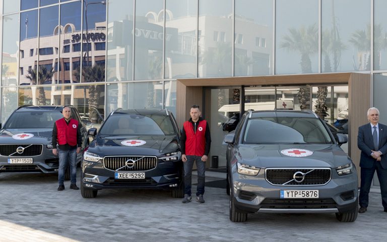Η Volvo ενισχύει με αυτοκίνητά της τον Ελληνικό Ερυθρό Σταυρό