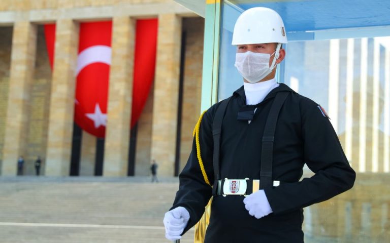 Τουρκία: 2.706 οι θάνατοι από τον κορωνοϊό – Πάνω από 107.000 τα κρούσματα
