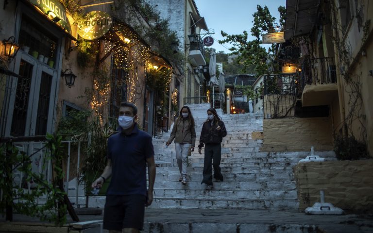 Time: Πώς η Ελλάδα απέφυγε τα χειρότερα από τον κορωνοϊό