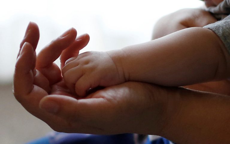 Πώς αντιμετωπίστηκαν έξι κυήσεις από μητέρες θετικές στον κορωνοϊό