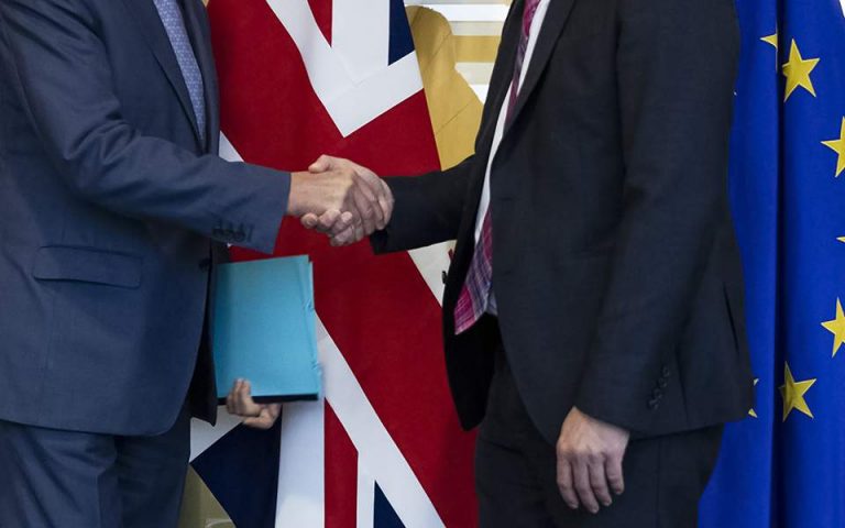 Βρετανία και ΕΕ ξεκινούν τις διαπραγματεύσεις για εμπορική συμφωνία