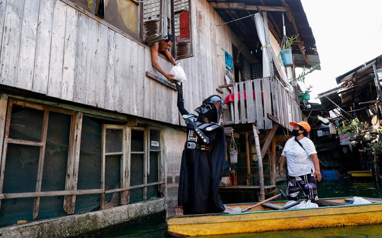 Φιλιππίνες: Αξιωματούχοι… Darth Vader στη μάχη τήρησης της καραντίνας