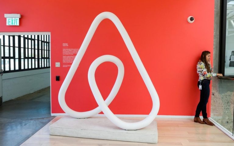 Απολύεται το 25% των εργαζομένων της  Airbnb