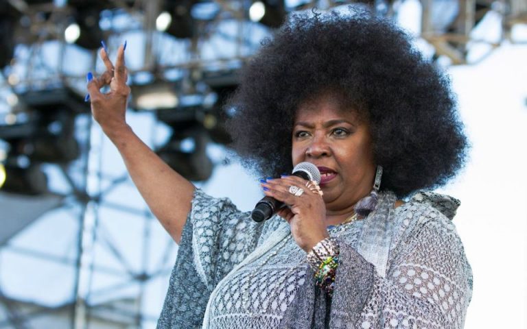 Απεβίωσε η βραβευμένη με Grammy τραγουδίστρια της soul, funk και R&B, Μπέτι Ράιτ