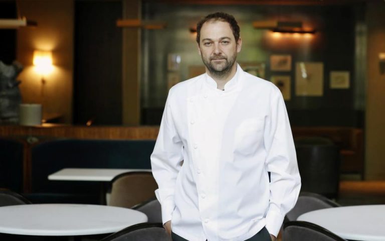 Σεφ με τρια αστέρια Michelin μετέτρεψε το πανάκριβο εστιατόριό του σε κουζίνα απόρων (φωτογραφίες)
