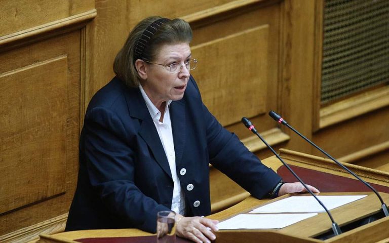 Aντιπαράθεση ΣΥΡΙΖΑ – Μενδώνη στη Βουλή για τον ανελκυστήρα στην Ακρόπολη