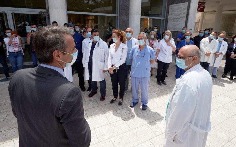 Επίσκεψη Μητσοτάκη στο νοσοκομείο ΑΧΕΠΑ της Θεσσαλονίκης (φωτογραφίες)