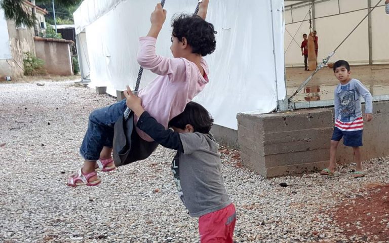 Στη Γαλλία 400 αιτούντες άσυλο και 350 ασυνόδευτοι ανήλικοι