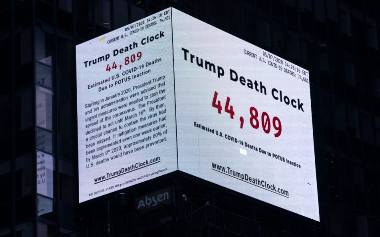 «Ρολόι των θανάτων εξαιτίας του Τραμπ» στην Times Square (βίντεο)