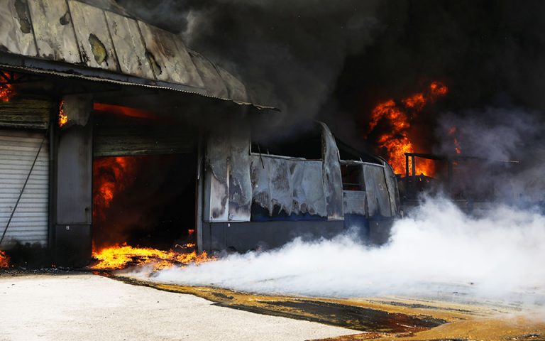 Φωτιά σε εργοστάσιο στον Ασπρόπυργο – Διακοπή της κυκλοφορίας στη λεωφόρο ΝΑΤΟ