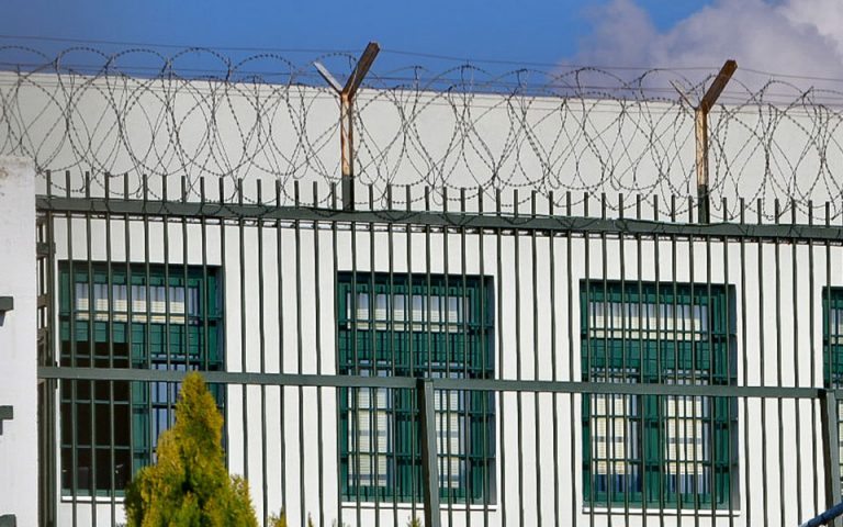 Ναρκωτικά, μαχαίρια και κινητά βρέθηκαν μετά από έρευνα στις φυλακές Ναυπλίου