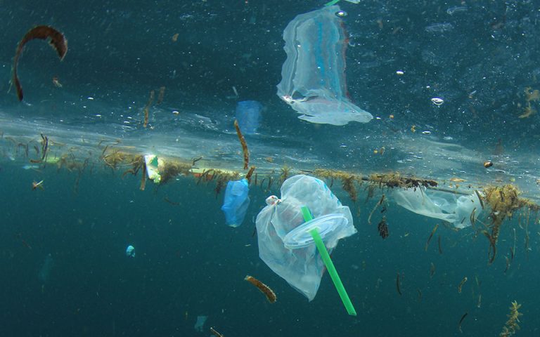 Κ. Χατζηδάκης: Η Ελλάδα από τις πρώτες χώρες της Ε.Ε. που θα αποσύρει τα πλαστικά μίας χρήσης
