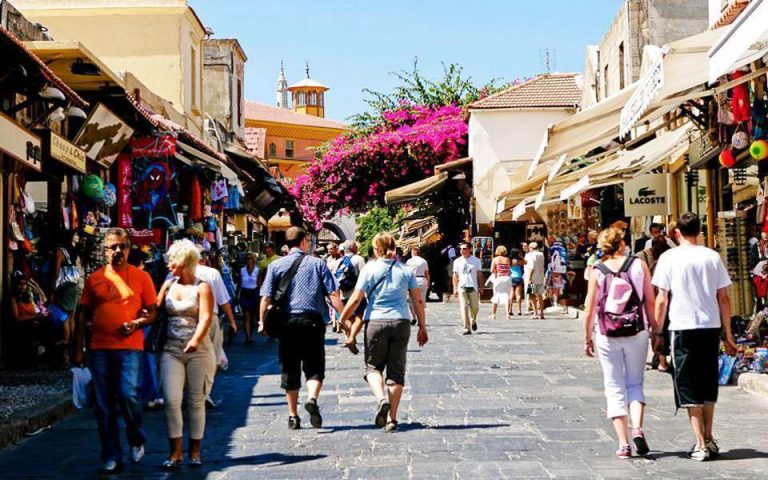 Εμπορικός Σύλλογος Αθηνών: Να ενισχυθούν με ειδικά μέτρα στήριξης τα καταστήματα τουριστικών περιοχών