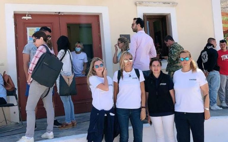 H Μαρέβα Μητσοτάκη μαζί με εθελοντές γιατρούς στο Καστελλόριζο για τον κορωνοϊό