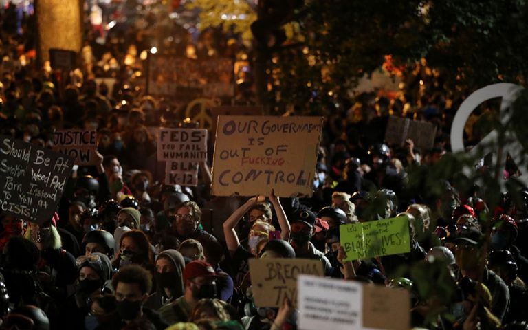 ΗΠΑ: Χιλιάδες διαδηλωτές στις αντιρατσιστικές κινητοποιήσεις σε Πόρτλαντ και Σιάτλ