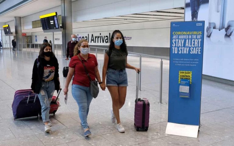 Βρετανοί ακυρώνουν διακοπές στην Ελλάδα μετά την καραντίνα στους προερχόμενους από Ισπανία