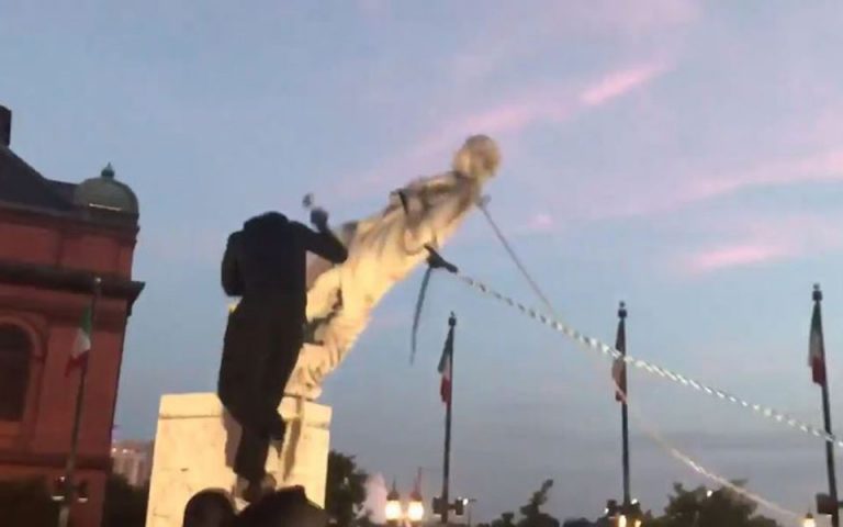 Διαδηλωτές γκρέμισαν άγαλμα του Χριστόφορου Κολόμβου στη Βαλτιμόρη
