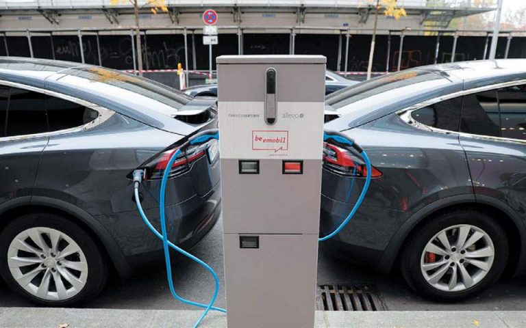 Βελτιωμένα κίνητρα για ηλεκτρικά οχήματα – Κατατέθηκε στη Βουλή το νομοσχέδιο