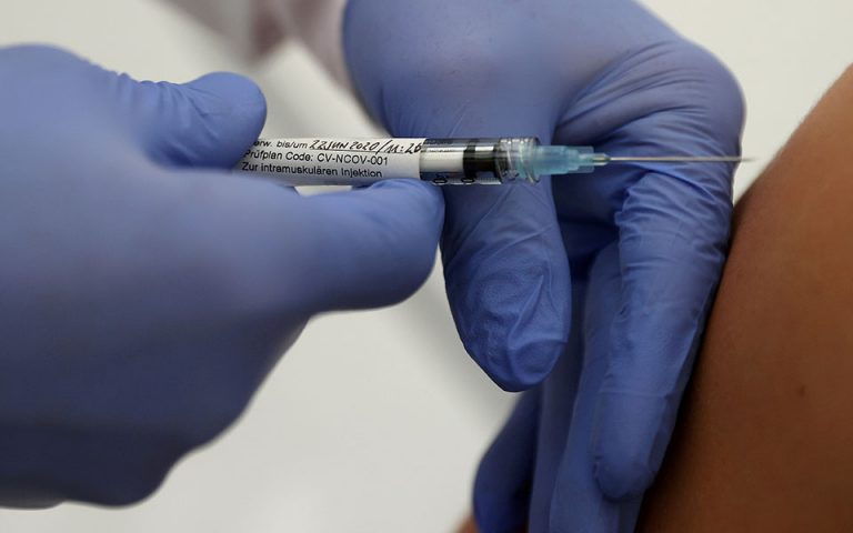Πιθανή αλλά όχι βέβαιη η διάθεση του εμβολίου της Οξφόρδης έως το τέλος του έτους