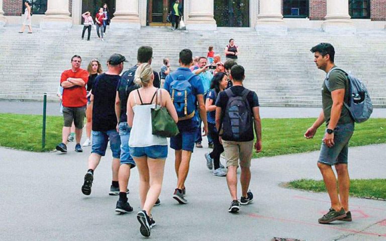 ΗΠΑ: Στη δικαιοσύνη Χάρβαρντ και MIT κατά της ανάκλησης των θεωρήσεων εισόδου ξένων φοιτητών