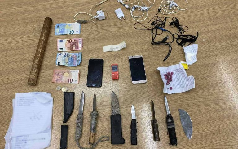 Έρευνες στις φυλακές Κορυδαλλού και Δομοκού – Βρέθηκαν αυτοσχέδια μαχαίρια και κινητά