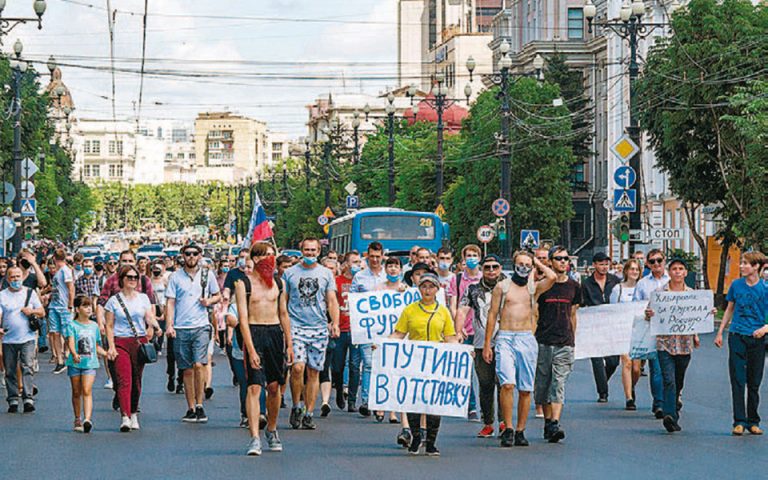 Διαμαρτυρίες για προφυλάκιση Ρώσου κυβερνήτη