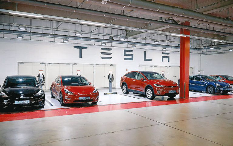 Η Tesla ρίχνει την τιμή του Model Y για να ενισχύσει τις πωλήσεις της