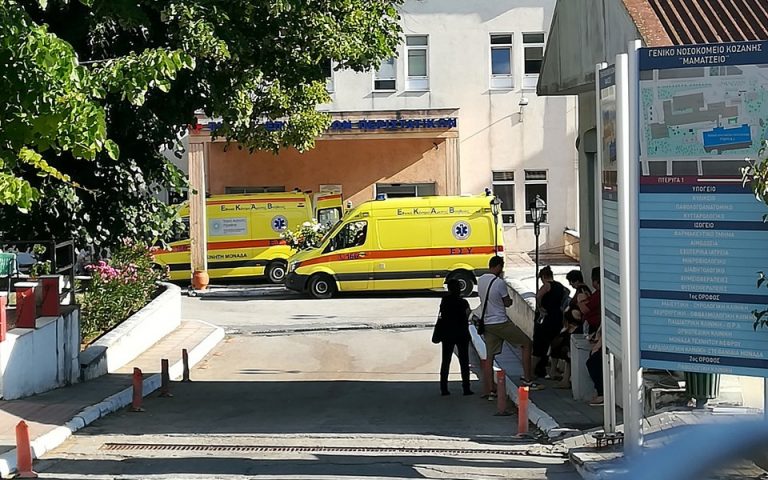 Επίθεση με τσεκούρι στην Κοζάνη: Στην Θεσσαλονίκη οι τρεις σοβαρά τραυματίες υπάλληλοι της ΔΟΥ (βίντεο)