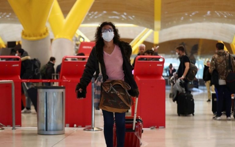 Ισπανία: Οι αεροπορικές εταιρίες πρέπει να έχουν μάσκες προς πώληση στις πτήσεις
