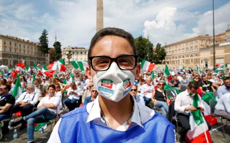Ρώμη: Συγκέντρωση της κεντροδεξιάς κατά της κυβέρνησης Κόντε