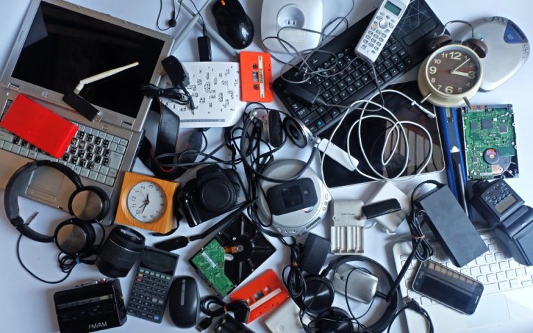 Ο μέσος Ελληνας παράγει ετησίως σχεδόν 17 κιλά ηλεκτρονικά απόβλητα