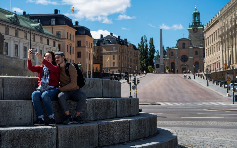 Σουηδία: Τηλεργασία μέχρι το 2021 προτείνουν οι αρχές